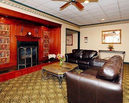 Econo Lodge Inn & Suites Augusta Beltér fotó