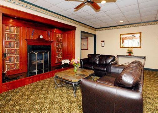 Econo Lodge Inn & Suites Augusta Beltér fotó
